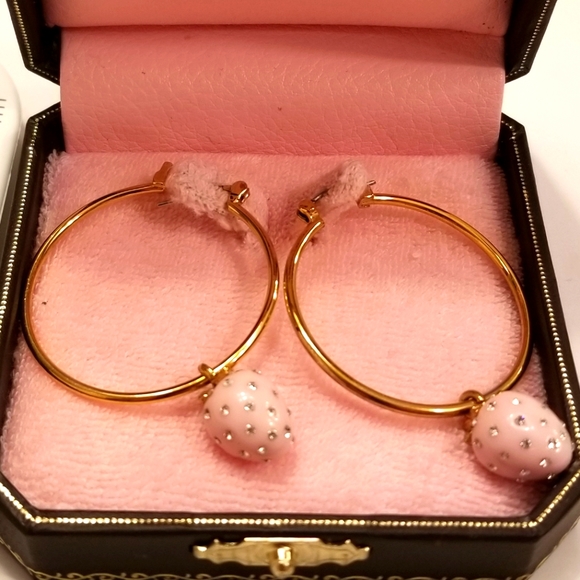 NIB Juicy Couture Pink Enamel Strawberries Crystals & Gold Hoop Earrings RARE - Picture 1 of 11